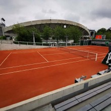 Roland Garros – Sinner tradito dal ginocchio