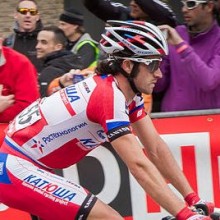 Moreno vince la tappa, Nibali si riveste di rosso