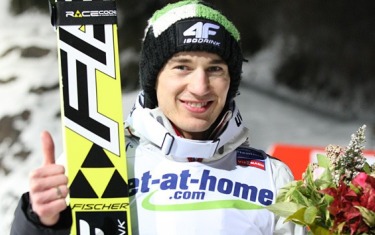 Kamil Stoch salto con gli sci