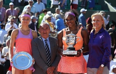 Williams e Safarova con il presidente Gachassin e Navratilova, foto Patrick Boren