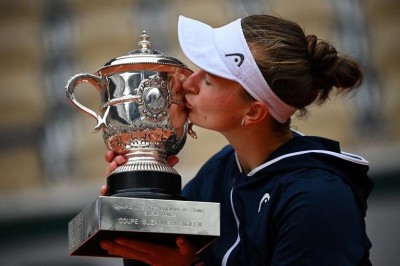 TENNIS-FRA-OPEN-WOMEN-FINAL-TROPHY