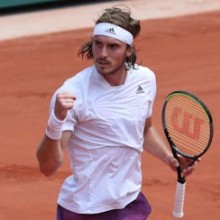 Roland Garros – Tsitsipas batte Medvedev e conquista la semifinale