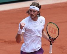 Roland Garros – Tsitsipas batte Medvedev e conquista la semifinale
